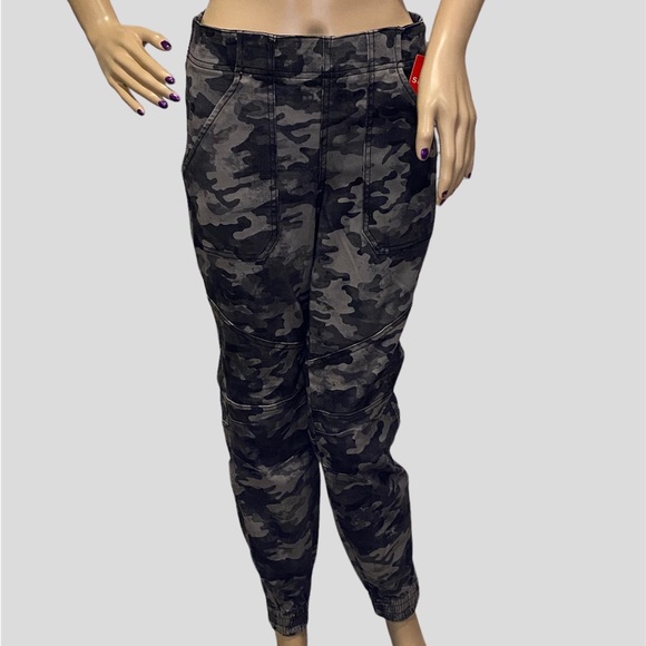 SPANX Stretch Twill Cargo Jogger Pants Pull-on Blackwash Camo Size Small NWT - Picture 2 of 9